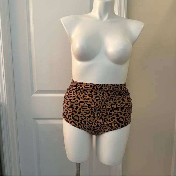 *NEW WITH TAGS* high waisted cheetah print bikini bottoms. Size XL bikini bottom - Picture 2 of 8